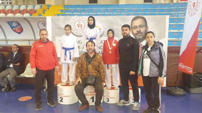 Tekmeler Analig Finalleri İçin Kalktı