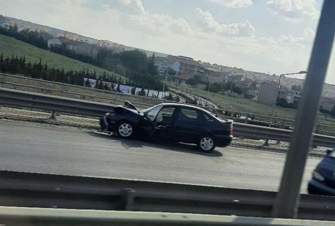 Zincirleme Trafik Kazasında İkiye Bölünen Traktörün Sürücüsü Yaralandı