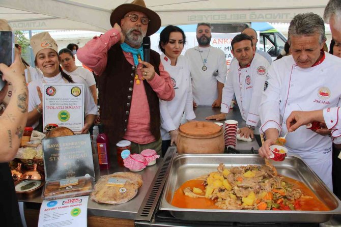 Ünlü Şef Cüneyt Asan Genç Şeflerle Birlikte Yemek Dağıttı