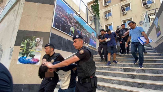 Fatih’te Çıkan Silahlı Çatışmada Gözaltına Alınan 28 Şüpheli Adliyeye Sevk Edildi