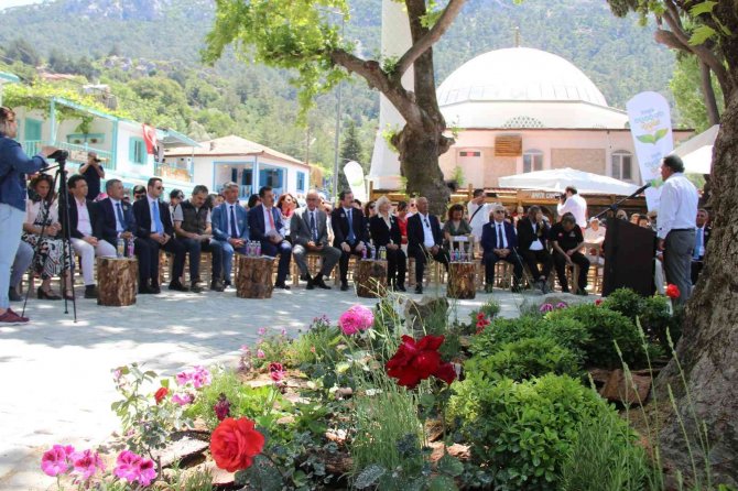 Opet, Orman Yangınlarından Zarar Gören Köyleri Yeniden İnşa Ediyor