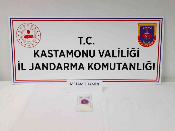 Pişkinlikte Sınır Tanımıyor: Önce İç Çamaşırına Sakladığı, Şimdi De Ekmek Arasına Sakladığı Uyuşturucuyla Yakalandı