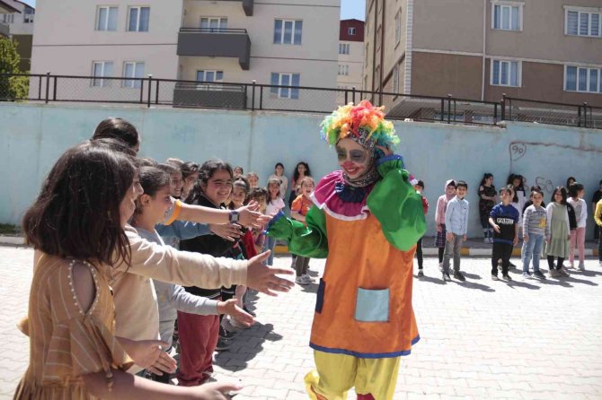 500 Çocuk ’Merkezim Her Yerde’ Projesi Etkinliğinde Doyasıya Eğlendi