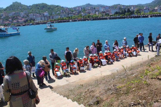Görele’de Çocuklara Olta Takımı Dağıtıldı