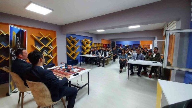 Hakkari’de ‘Kütüphane Söyleşisi’ne Yoğun İlgi