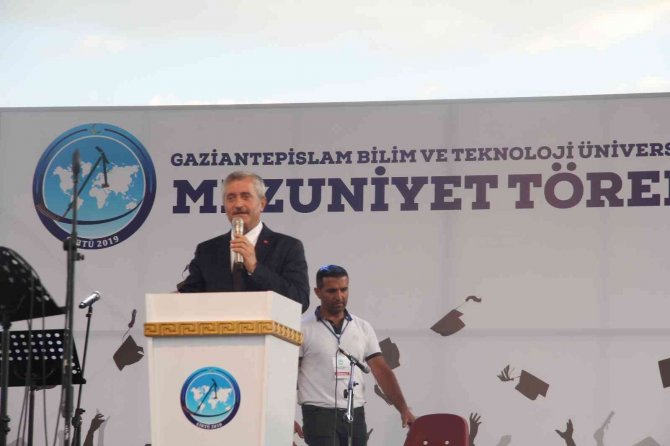 İ̇slam Bilim Ve Teknoloji Üniversitesi İlk Mezunlarını Verdi