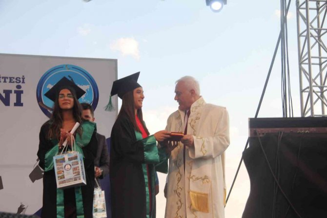 İ̇slam Bilim Ve Teknoloji Üniversitesi İlk Mezunlarını Verdi