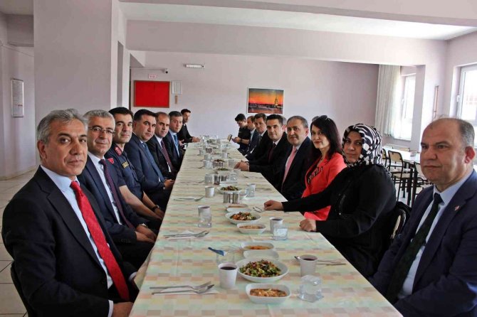 Aşçı Yardımcılığı Kursiyerleri Hünerlerini Sergiledi