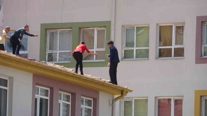 Okul Çatısında Korku Dolu Anlar