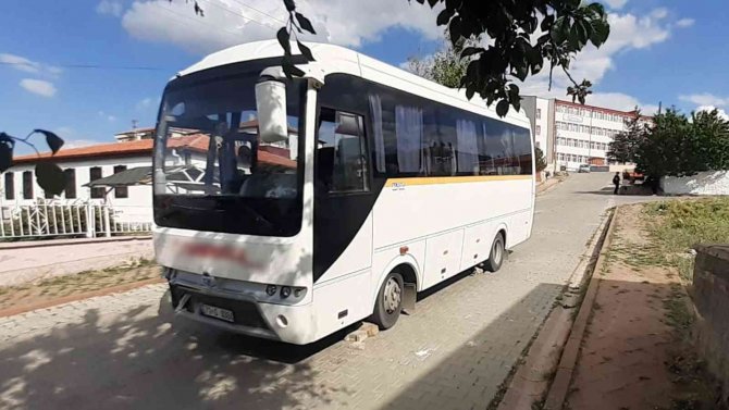 Freni Patlayan Midibüs 4 Lise Öğrencisine Çarptı