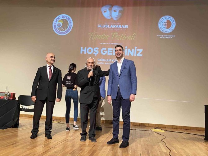 Kartal’da Usta Tiyatrocu Müjdat Gezen’e Yaşam Boyu Onur Ödülü