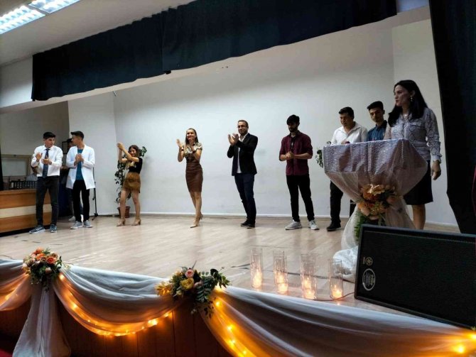 Köyceğiz Mesleki Ve Teknik Anadolu Lisesi’nden Yılsonu Gösterisi