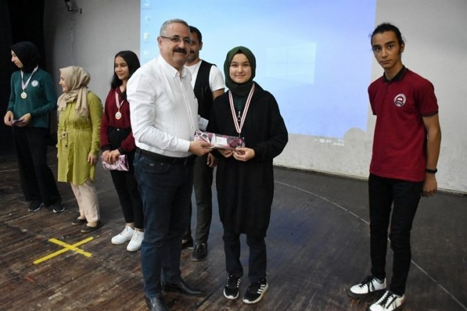 Salihli’de Liseler Arası Akıl Ve Zeka Oyunları Turnuvası Düzenlendi