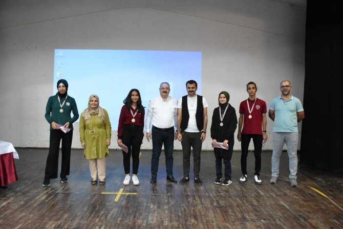 Salihli’de Liseler Arası Akıl Ve Zeka Oyunları Turnuvası Düzenlendi