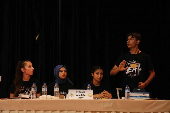 ’Liseli Gençlerden ’Münazara Yarışması’