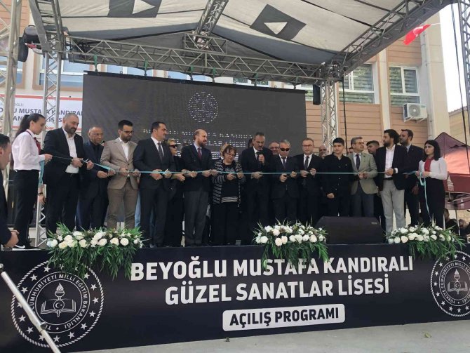 Bakan Özer, Beyoğlu’nda Güzel Sanatlar Lisesinin Açılışına Katıldı