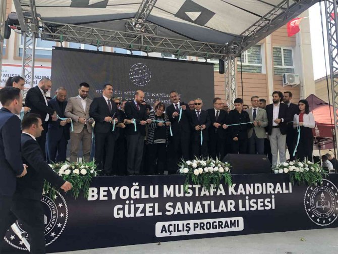 Bakan Özer, Beyoğlu’nda Güzel Sanatlar Lisesinin Açılışına Katıldı