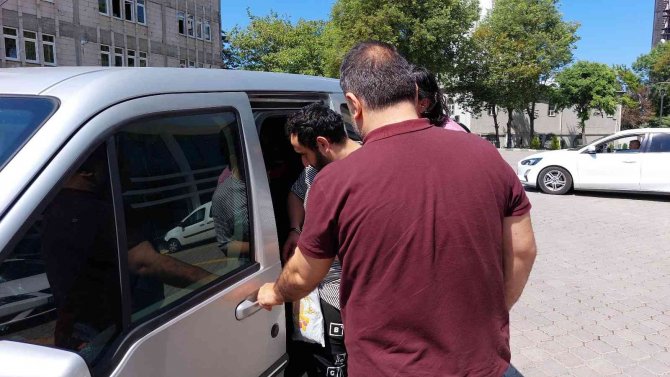 Sahte Dolarlarla Yakalanan Yabancı Uyruklu Şahıs Tutuklandı