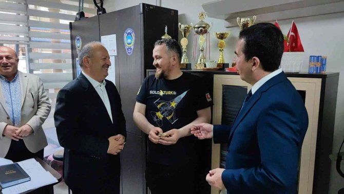 Ordu’da Belediye İşçisinin Bulduğu Altın Sahibine Teslim Edildi