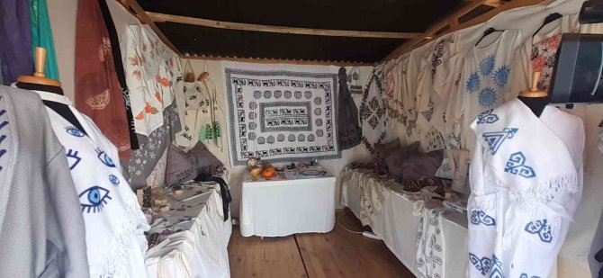 Pendik’te Halk Eğitim Merkezi Kursiyerlerinin El Emeği Ürünleri Sergileniyor