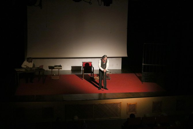 ‘Üstad’ Akm’de Sahnelendi: Oyun Boyunca Alkışlar Hiç Susmadı
