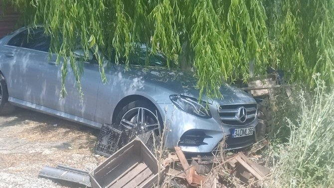 Kontrolden Çıkan Otomobil Ağaca Çarptı: 4 Yaralı