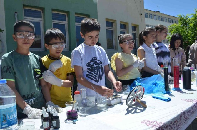Şırnaklı Öğrenciler Okullarının Eksiklerini Gidermek İçin Etkinlik Yaptı