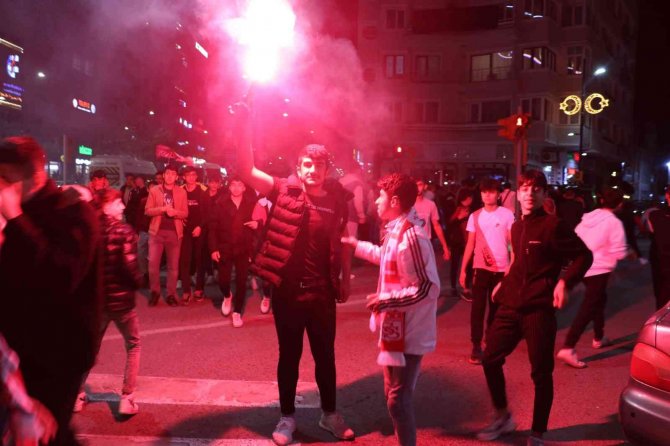 Sivasspor’da Taraftarların Kupa Sevinci Sürüyor