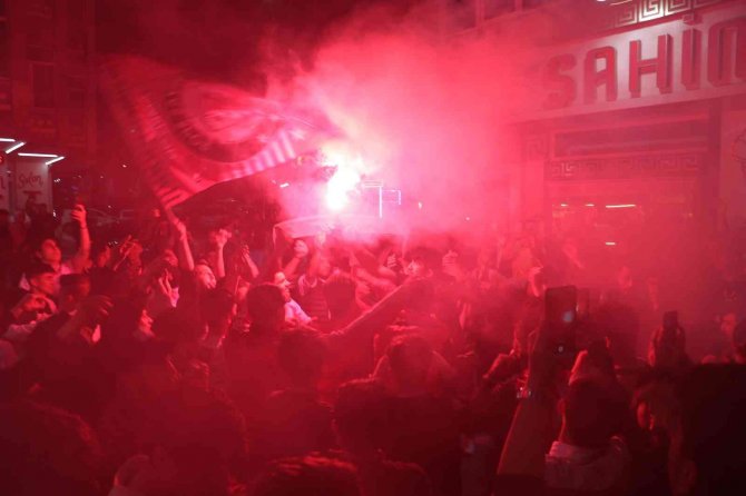 Sivasspor’da Taraftarların Kupa Sevinci Sürüyor