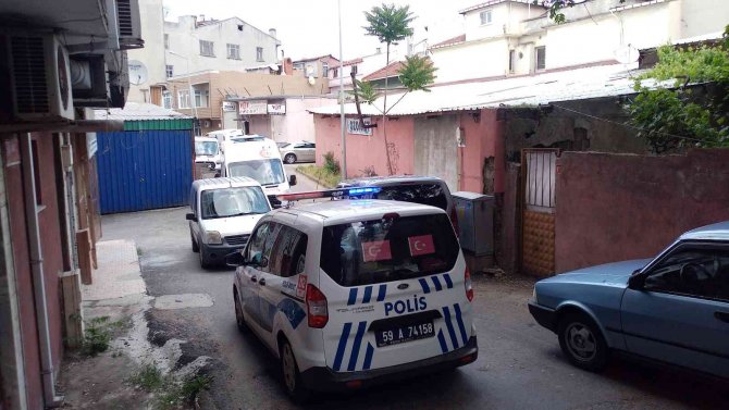 Karısını Sopayla Dövdü, Polisten Kaçamadı