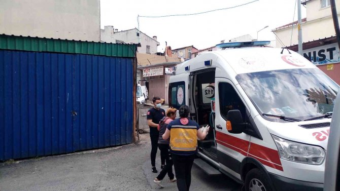 Karısını Sopayla Dövdü, Polisten Kaçamadı