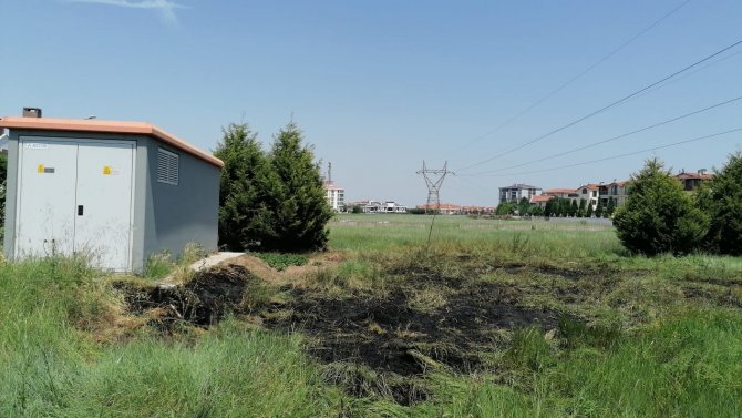 Kuru Otları Tutuşturunca Anız Yangını Çıktı