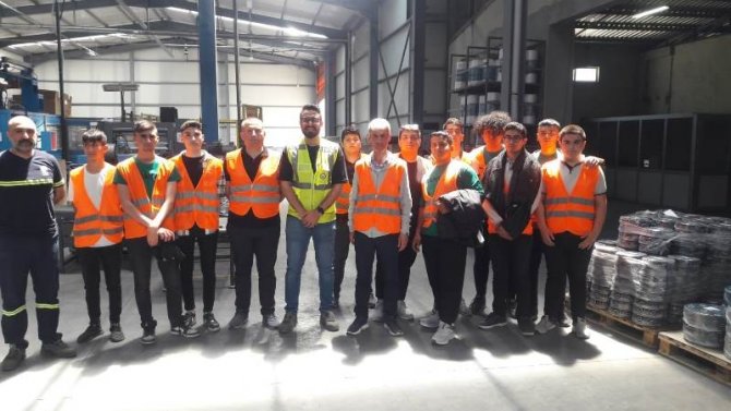Meslek Lisesi Öğrencileri Fabrikaları Yerinde İnceliyor