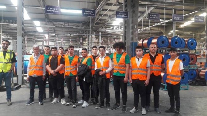 Meslek Lisesi Öğrencileri Fabrikaları Yerinde İnceliyor