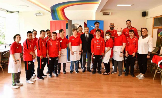 Başkan Ataç, Down Sendromlular Basketbol Milli Takımı İle Buluştu