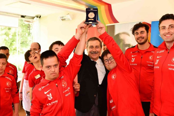 Başkan Ataç, Down Sendromlular Basketbol Milli Takımı İle Buluştu