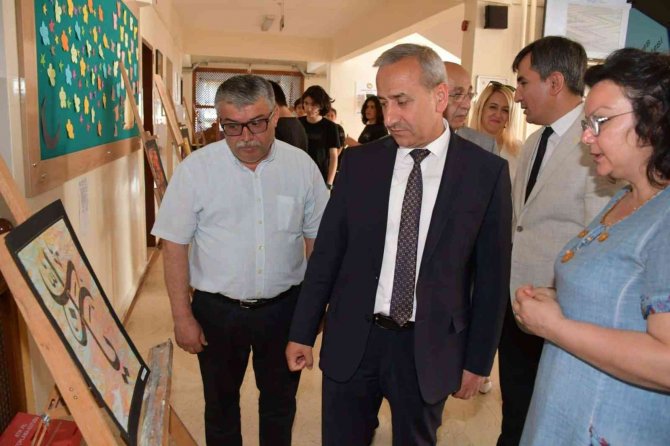 İ̇l Milli Eğitim Müdürü Akbaş, Ebru Sanatı Sergisi’nin Açılışını Yaptı