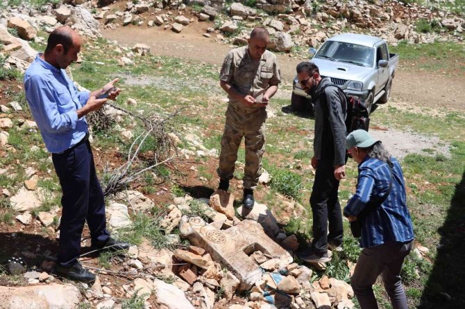 Tunceli’de Çalınan Koçbaşlı Mezar Taşı, 6 Ay Sonra Bulunarak Müze Müdürlüğüne Getirildi