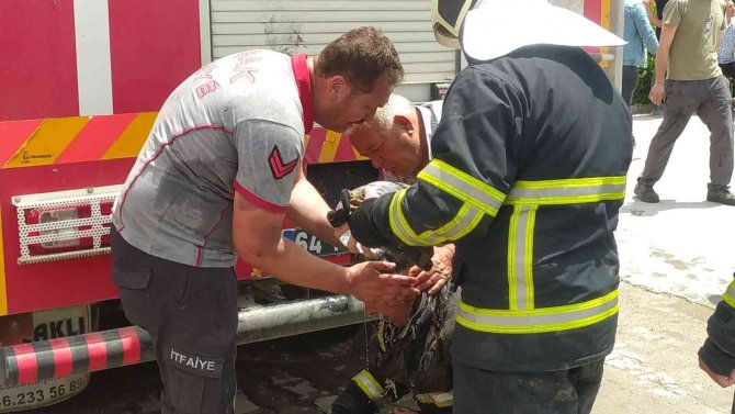 Yanan Fabrikadaki Çökmede 1 İtfaiyeci Enkaz Altında Kaldı
