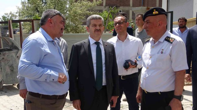 Çatıda Kaynak Yapılırken Başlayan Yangına Müdahale Devam Ediyor