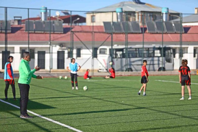 Vanlı Kızlar 2. Lig Yolundaki Final Maçına Hazırlanıyor