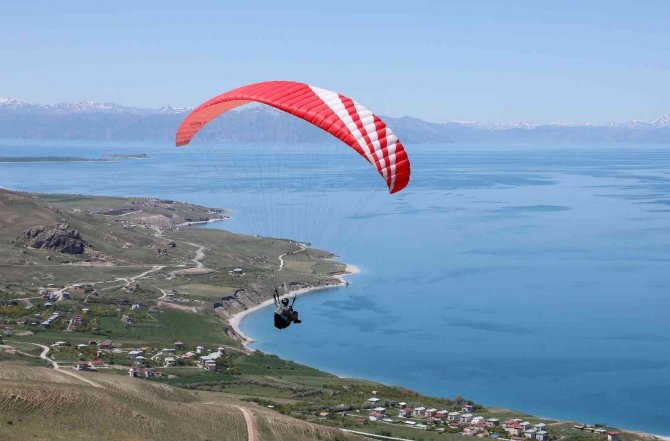 Yamaç Paraşütü Hedef Şampiyonası Antrenman Uçuşlarıyla Başladı