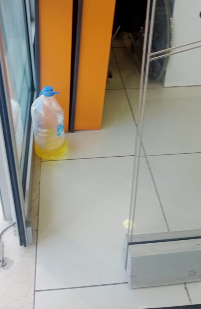 Satın Aldığı Televizyonu Tamir Edilmeyince Mağaza Önünde Yaktı