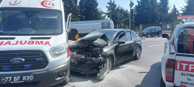 Yalova’da Hasta Taşıyan Ambulans İle Otomobil Çarpıştı