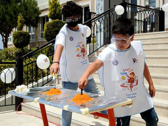 İ̇smail Güral Ortaokulu’nda Bilim Şenliği