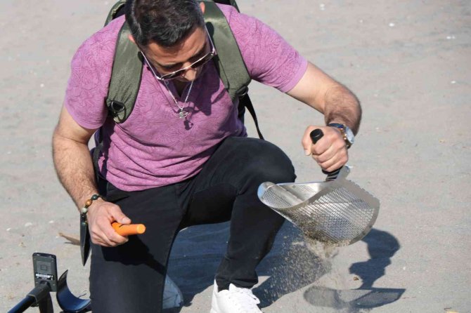 Kumsalda Düşürülen Ziynet Eşyaları Onların Gelir Kapısı Oldu