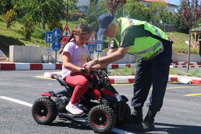Yozgat’ta Köy Okulu Öğrencilerine Trafik Eğitimi Verildi