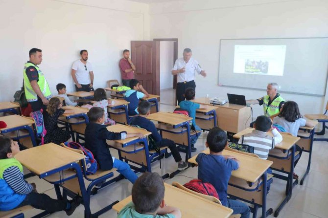 Yozgat’ta Köy Okulu Öğrencilerine Trafik Eğitimi Verildi