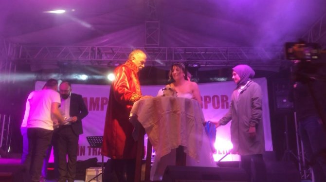 Trabzonspor’un Şampiyonluk Kutlamasında Nikah Yaptılar