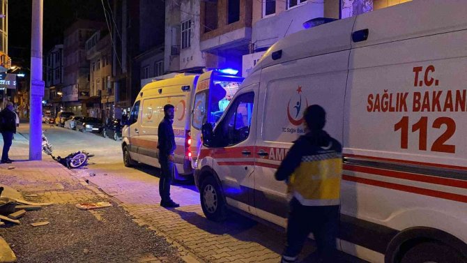 İ̇ki Motosiklet Kafa Kafaya Çarpıştı: 4 Yaralı